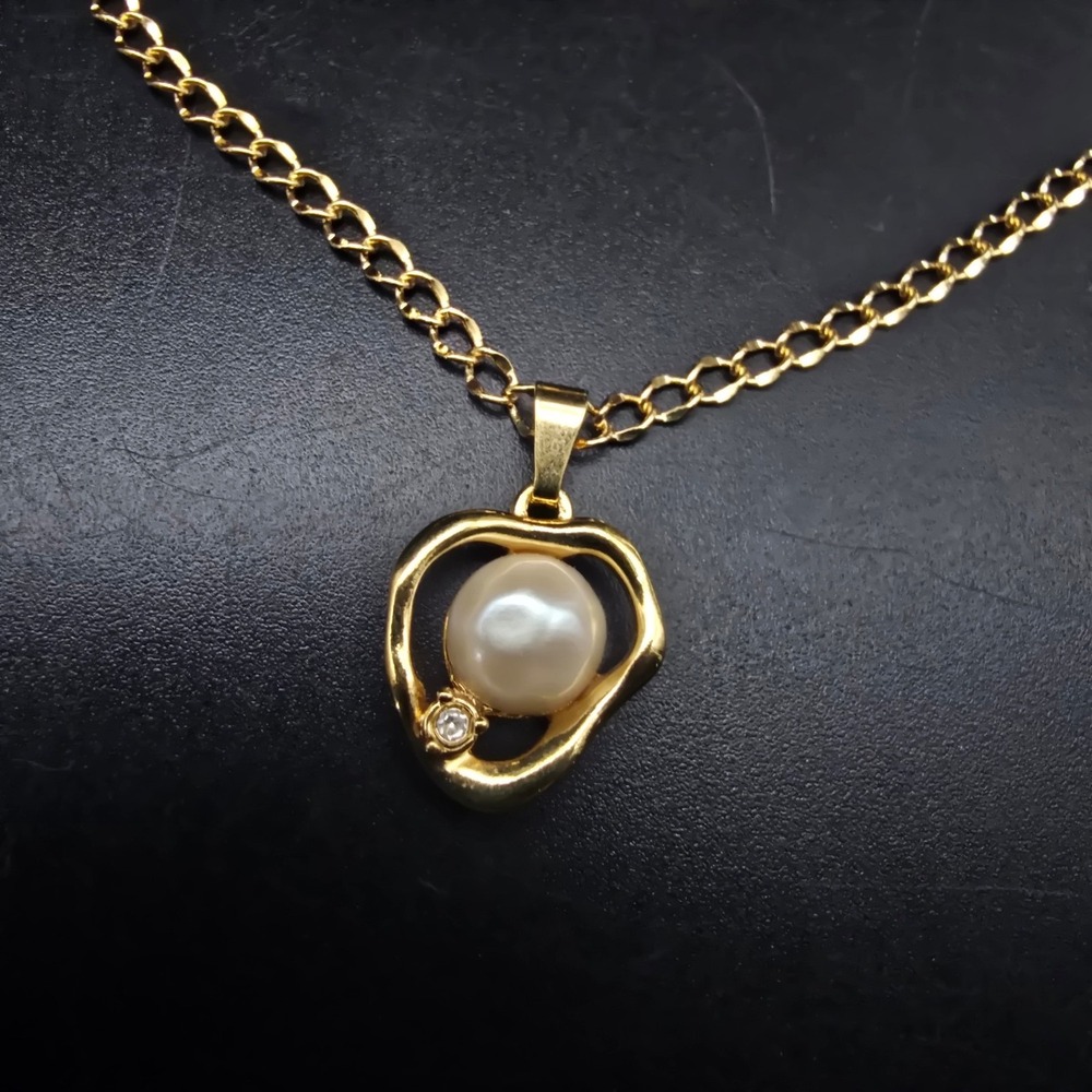Avon 1991 Baroque Accent Necklace Faux Pearl Gold Tone Pendant Vintage